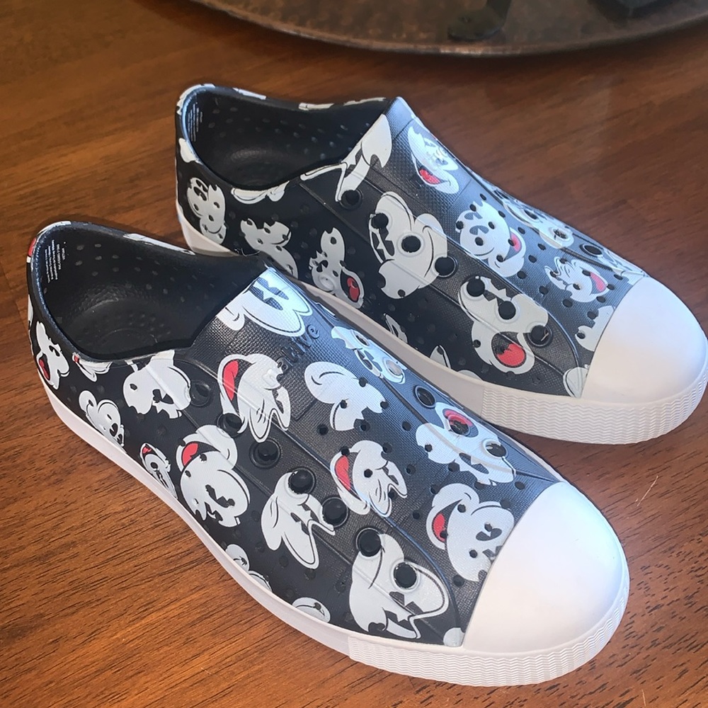 NATIVE DISNEY BLACK MICKEY UNISEX SHOES WOMENS 7 MENS 5